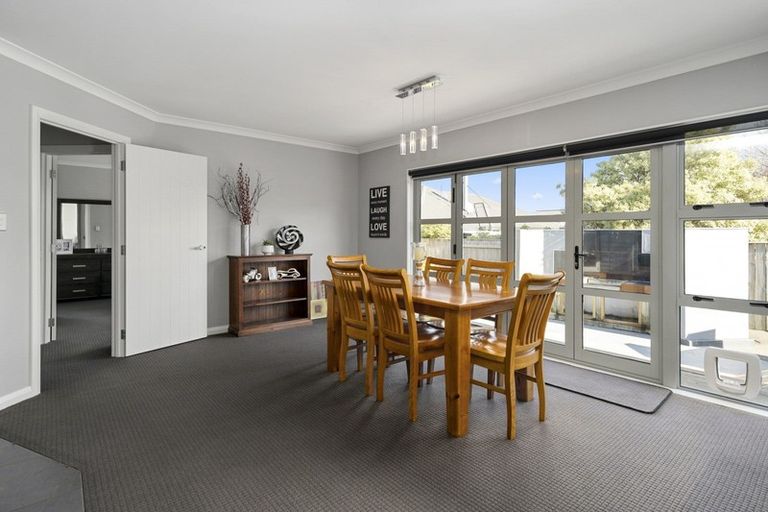 Photo of property in 7 Galea Grove, Kelvin Grove, Palmerston North, 4414