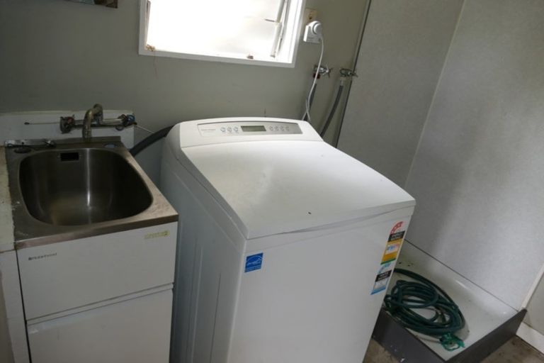 Photo of property in 23 Tobruk Crescent, Milford, Auckland, 0620