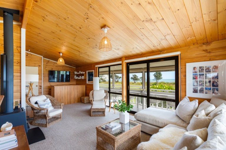 Photo of property in 1 Moana Drive, Mahia, 4198