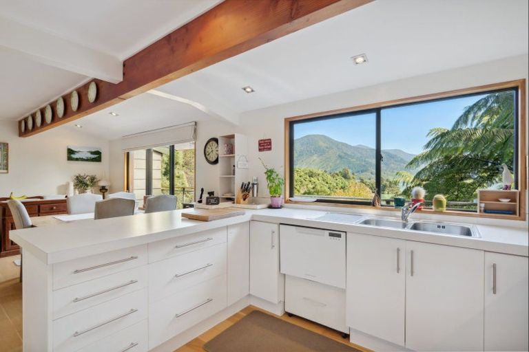 Photo of property in 28 Moetapu Bay Road, Moetapu Bay, Picton, 7282