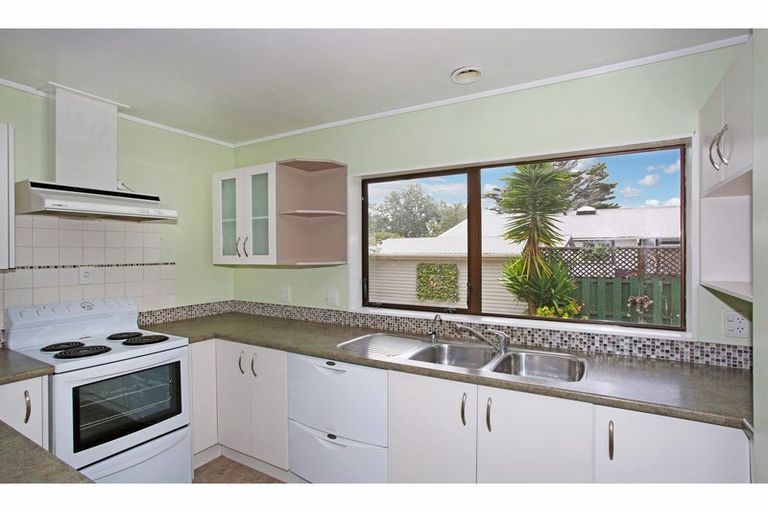 Photo of property in 2/60 Beach Road, Pahurehure, Papakura, 2113