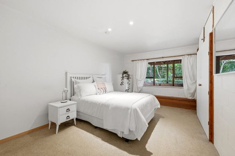 Photo of property in 2 Geoffrey Road, Torbay, Auckland, 0630