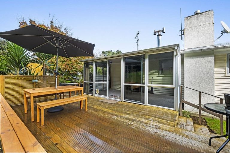 Photo of property in 21 Ambury Place, Merrilands, New Plymouth, 4312
