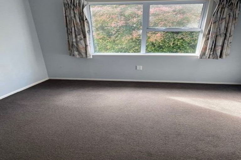 Photo of property in 35a Ranui Terrace, Tawa, Wellington, 5028