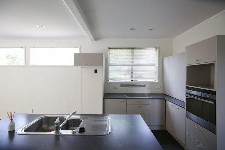 Photo of property in 2/26 Sunnyhill Crescent, Sunnyhills, Auckland, 2010