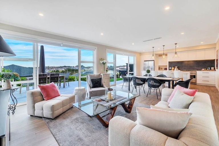 Photo of property in 31 Pioneer Rise, Silverdale, 0932