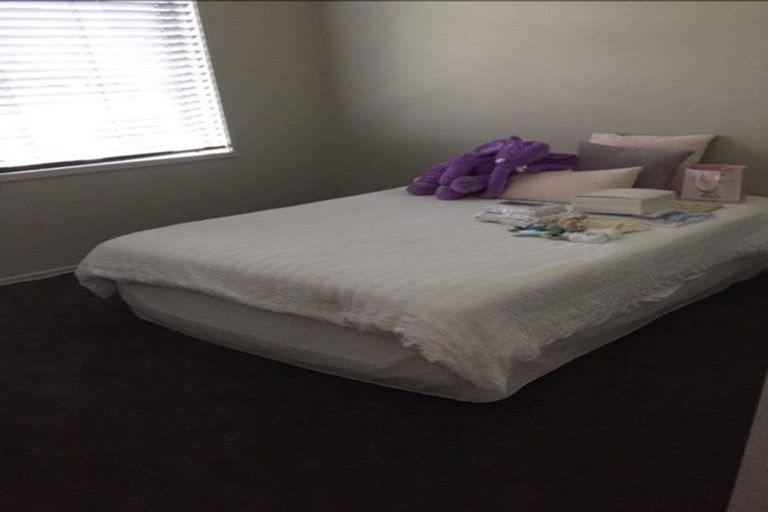 Photo of property in 35 Syd Grant Crescent, Orewa, 0931