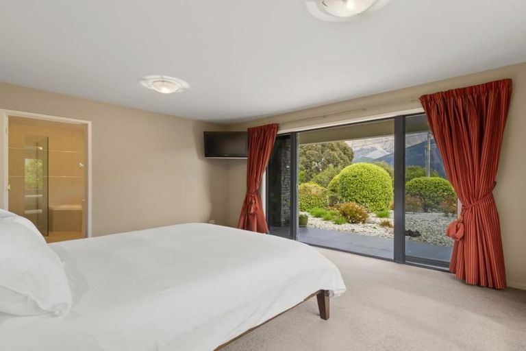 Photo of property in 660 Peninsula Road, Kelvin Heights, Queenstown, 9300