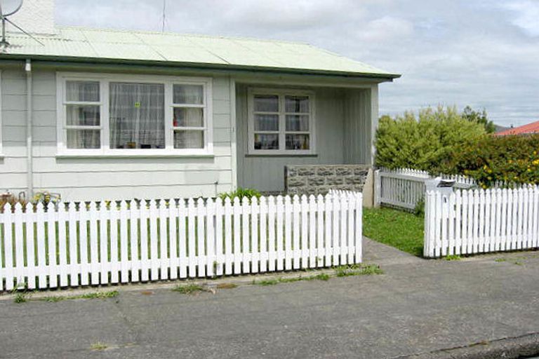 Photo of property in 2/15 Monckton Street, Feilding, 4702