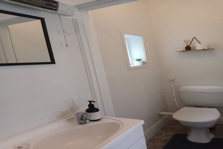 Photo of property in 34 Moana Road, Kelburn, Wellington, 6012