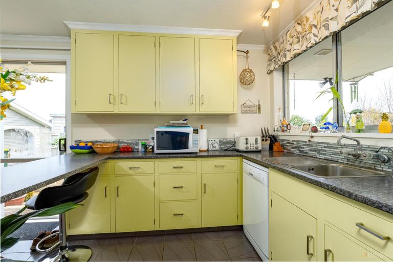 Photo of property in 20 Timaru Road, Waimate, 7924