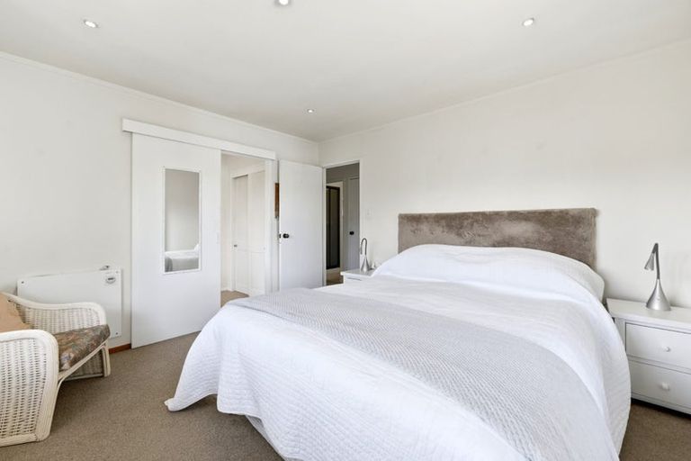 Photo of property in 2 Geoffrey Road, Torbay, Auckland, 0630