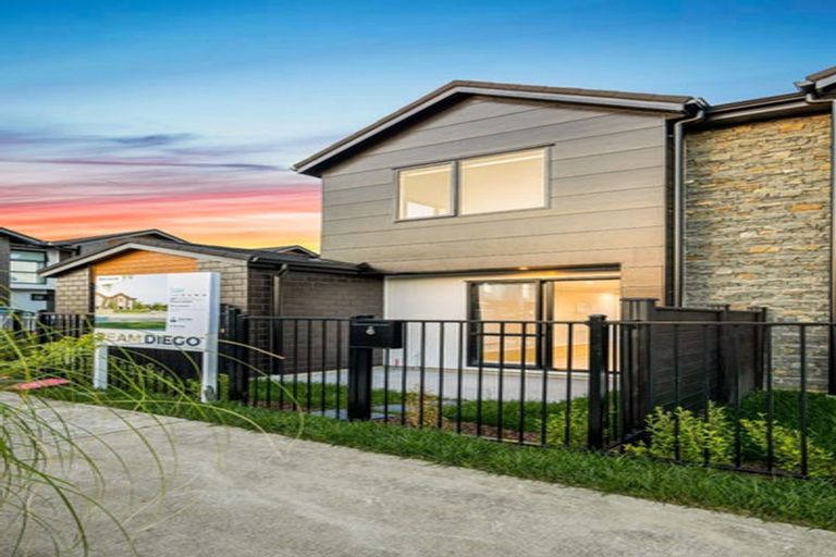 Photo of property in 6 Whakato Avenue, Kumeu, 0810