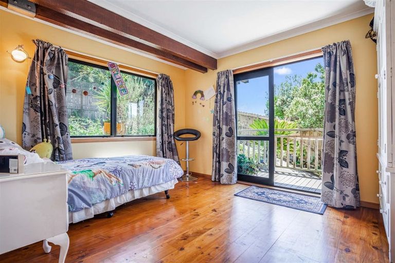 Photo of property in 28 Stillwater Crescent, Stillwater, Silverdale, 0993