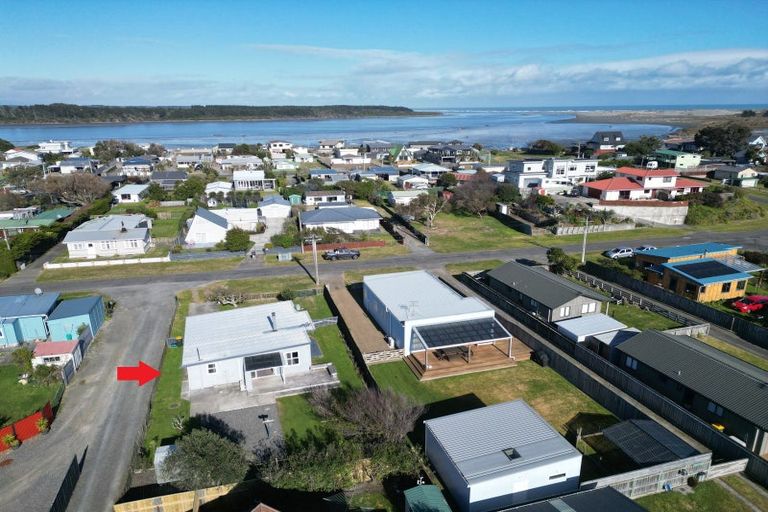 Photo of property in 27 Roore Street, Foxton Beach, Foxton, 4815