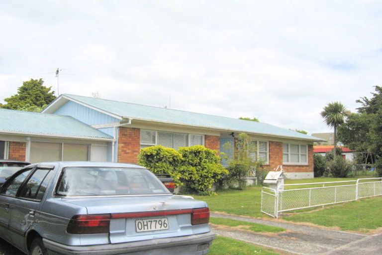 Photo of property in 16 Royston Street, Rosehill, Papakura, 2113