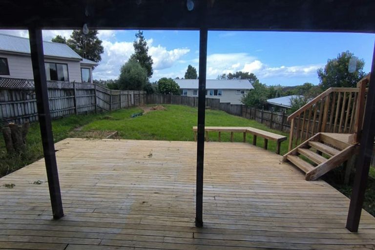 Photo of property in 327 Wairau Road, Totara Vale, Auckland, 0627