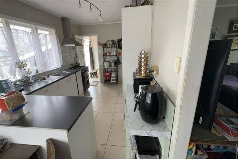 Photo of property in 66 Christmas Road, Manurewa, Auckland, 2102