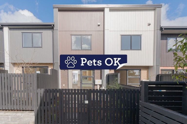 Photo of property in 3/474 West Coast Road, Glen Eden, Auckland, 0602