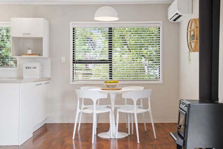 Photo of property in 9 Kupari Place, Totara Vale, Auckland, 0629