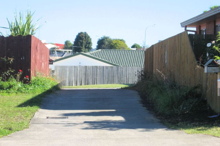 Photo of property in 15 Glenveagh Park Drive, Weymouth, Auckland, 2103