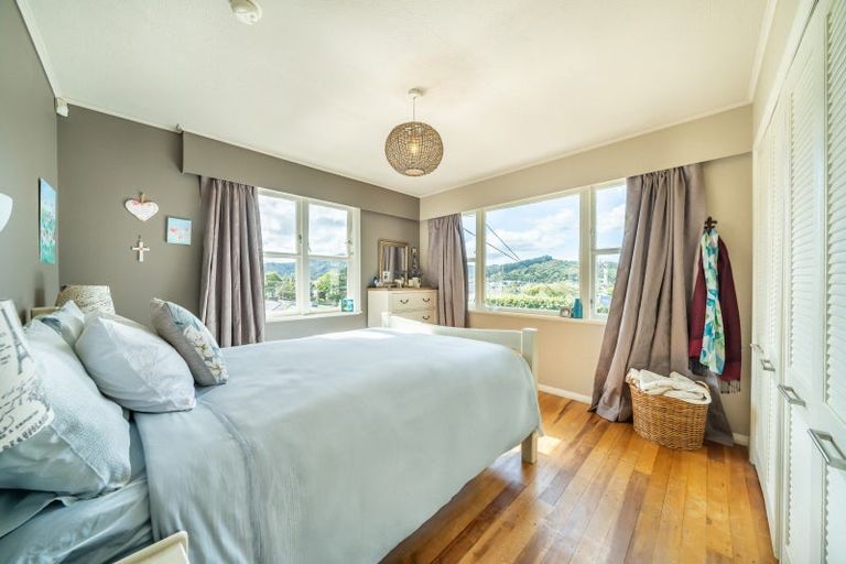 Photo of property in 121 Wainuiomata Road, Wainuiomata, Lower Hutt, 5014