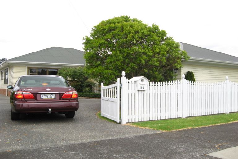 Photo of property in 19 Wallace Road, Mangere Bridge, Auckland, 2022
