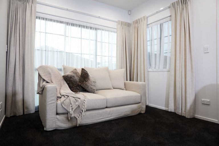 Photo of property in 10 Poutawa Lane, Clarks Beach, 2122