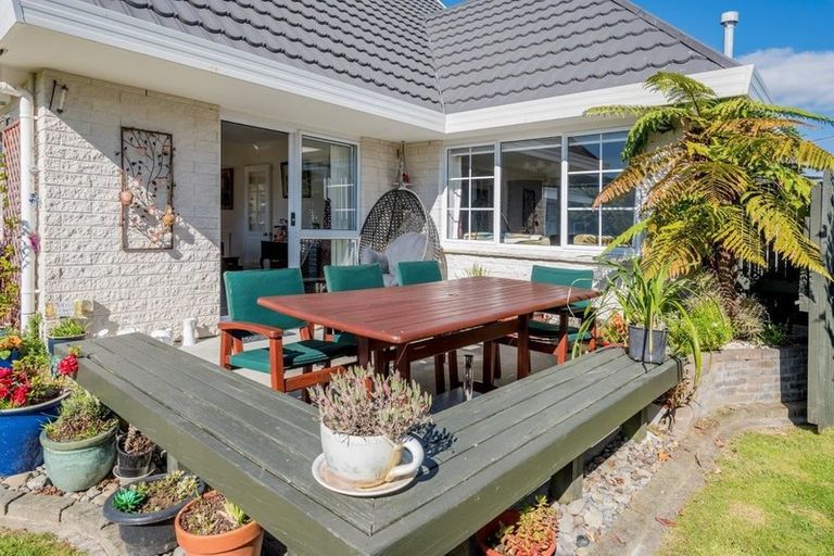Photo of property in 32 Andrew Street, Waikanae, 5036