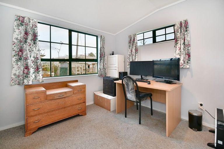 Photo of property in 2 Waiwera Avenue, Parakai, 0830