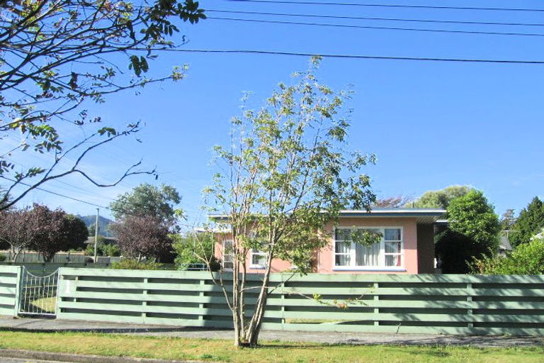 Photo of property in 1 Raukawa Grove, Trentham, Upper Hutt, 5018