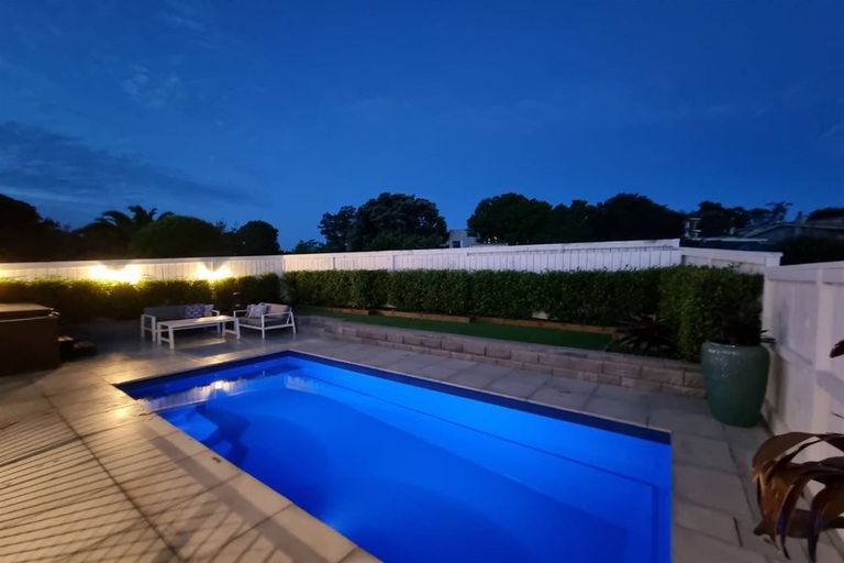 Photo of property in 75 Brian Crescent, Stanmore Bay, Whangaparaoa, 0932