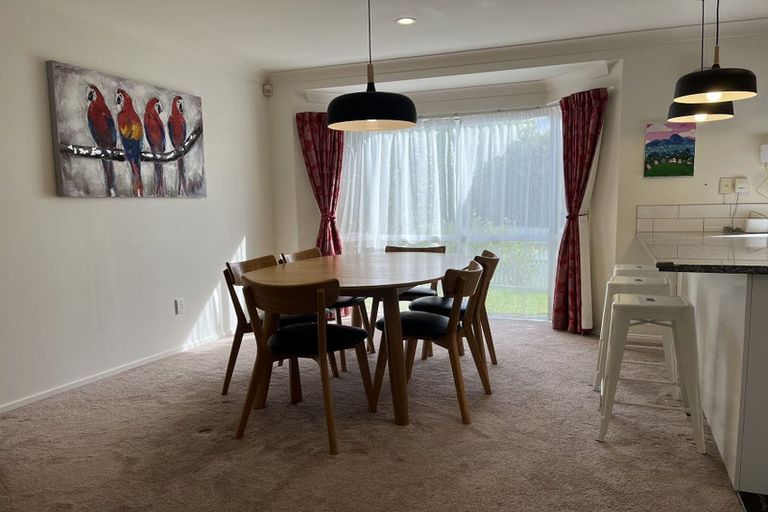 Photo of property in 8 Ballini Rise, West Harbour, Auckland, 0618