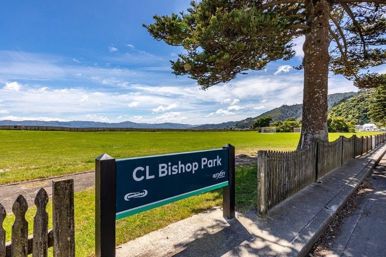 Photo of property in 57 Marine Parade, Eastbourne, Lower Hutt, 5013