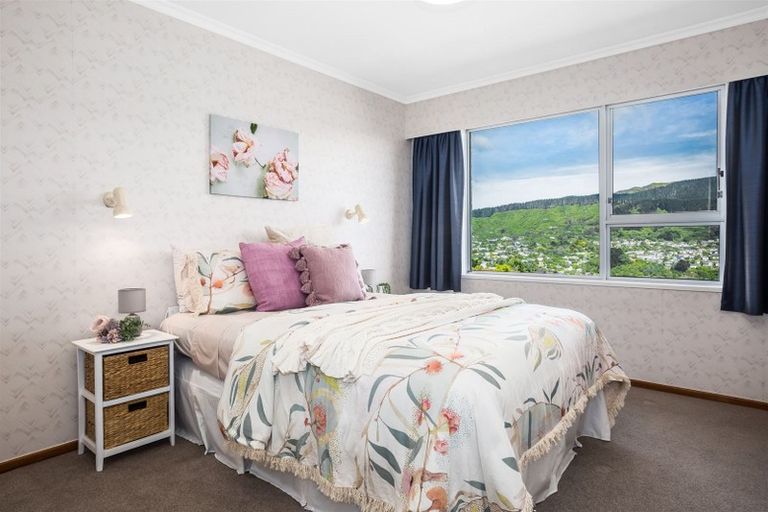 Photo of property in 10 Spicer Place, Tawa, Wellington, 5028