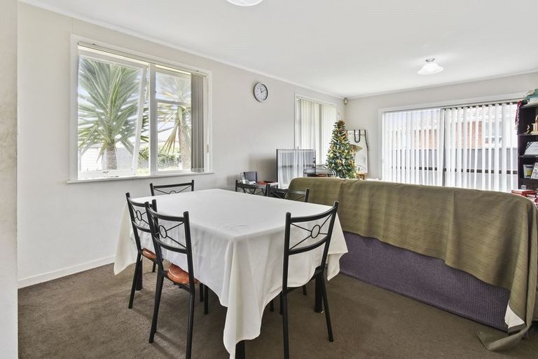 Photo of property in 16 Courtenay Crescent, Mangere East, Auckland, 2024