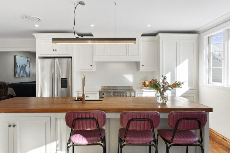 Photo of property in 3 Totara Street, Eastbourne, Lower Hutt, 5013