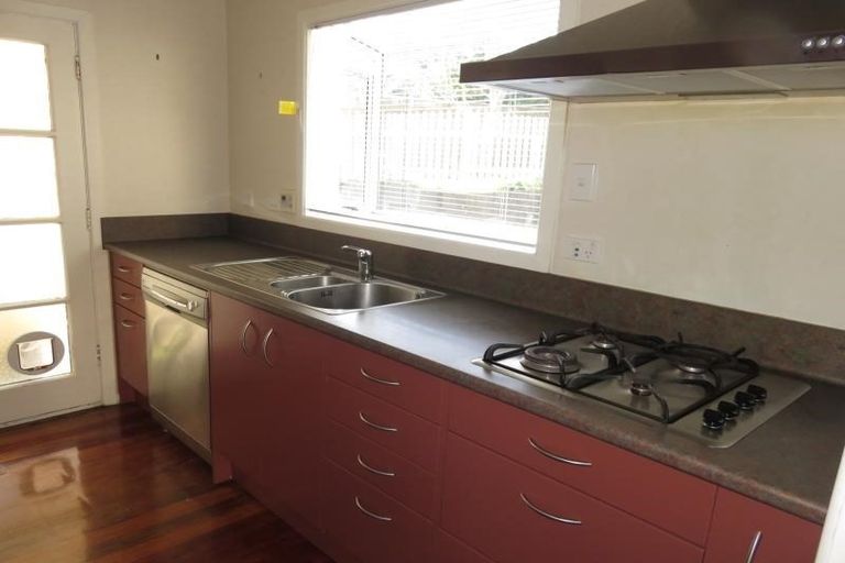 Photo of property in 16 Oswald Crescent, Paparangi, Wellington, 6037
