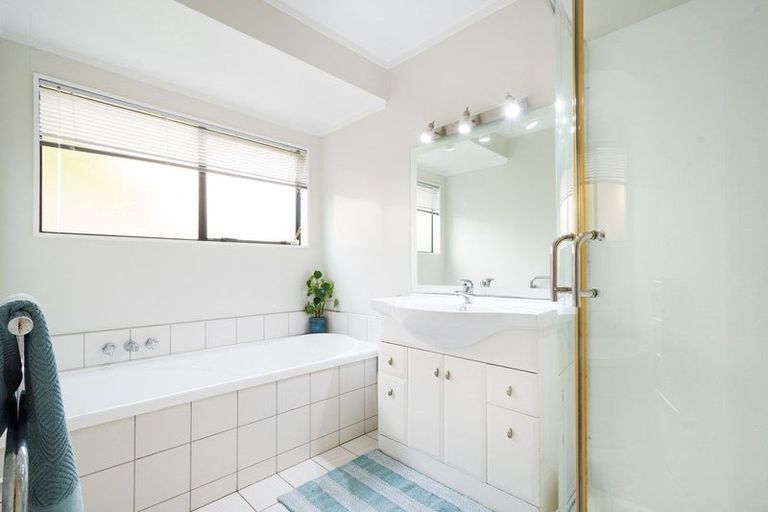 Photo of property in 20 Matisse Drive, West Harbour, Auckland, 0618