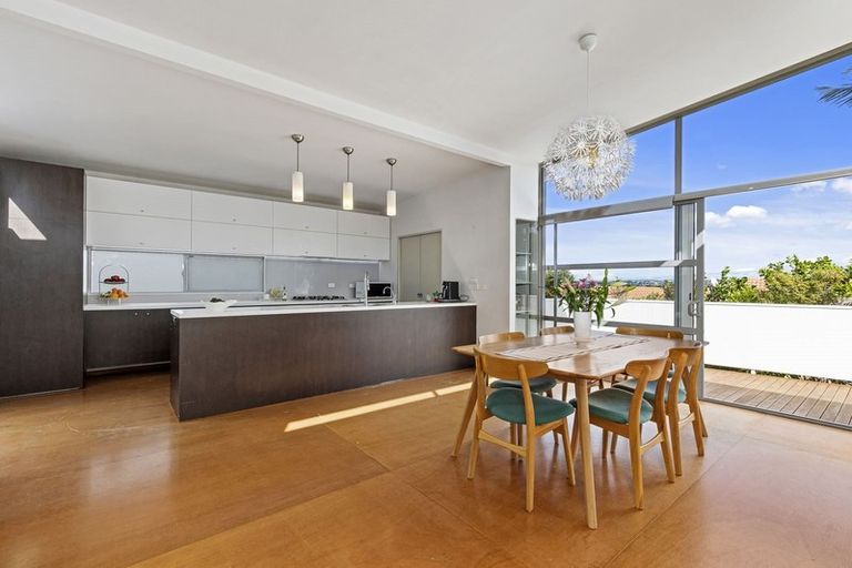 Photo of property in 10d Sunnynook Road, Sunnynook, Auckland, 0620