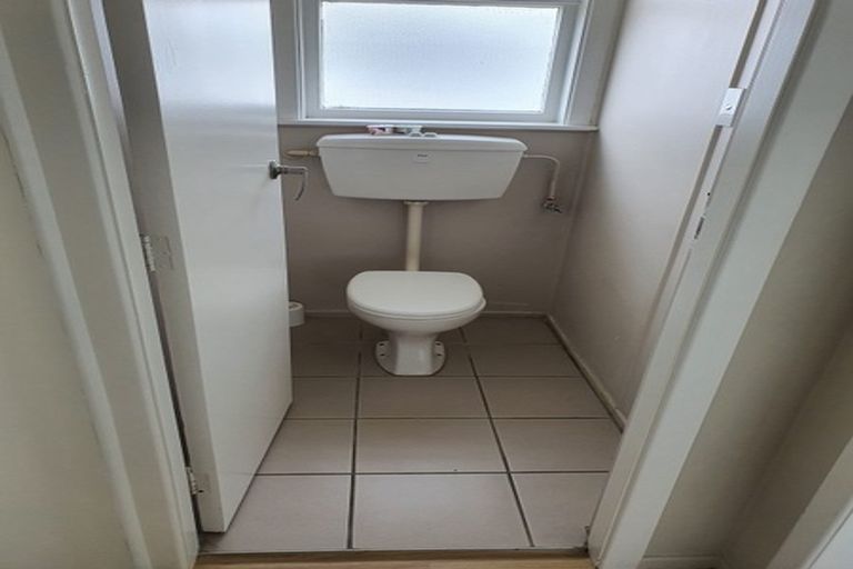 Photo of property in 8 Takapuwahia Drive, Takapuwahia, Porirua, 5022