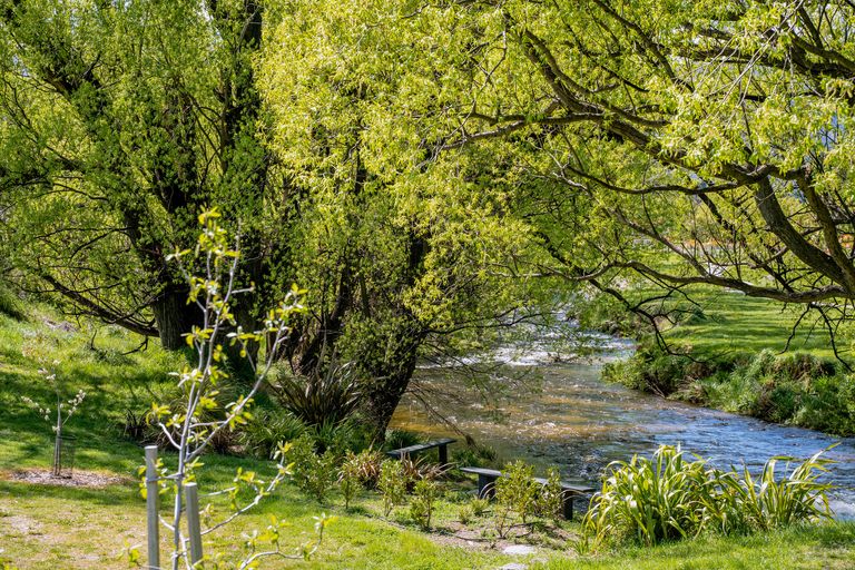 Photo of property in 135 Main Road, Luggate, Cromwell, 9383