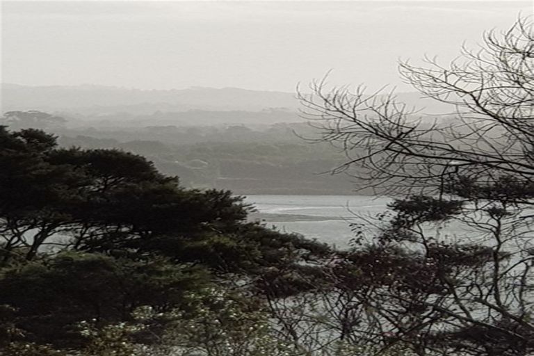 Photo of property in 17 Chatham Avenue, Paremoremo, Auckland, 0632