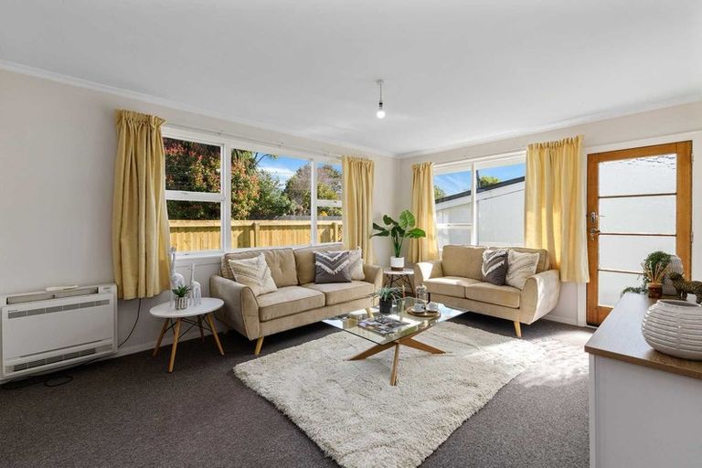 Photo of property in 1/187a Matsons Avenue, Papanui, Christchurch, 8053