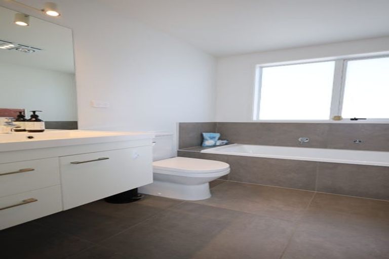 Photo of property in 16 Te Paea Crescent, Papamoa Beach, Papamoa, 3118