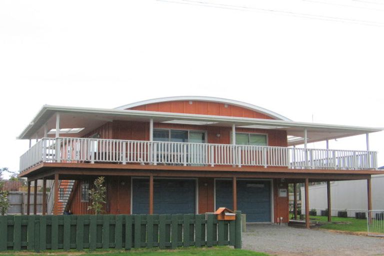 Photo of property in 28 Holben Parade, Foxton Beach, Foxton, 4815