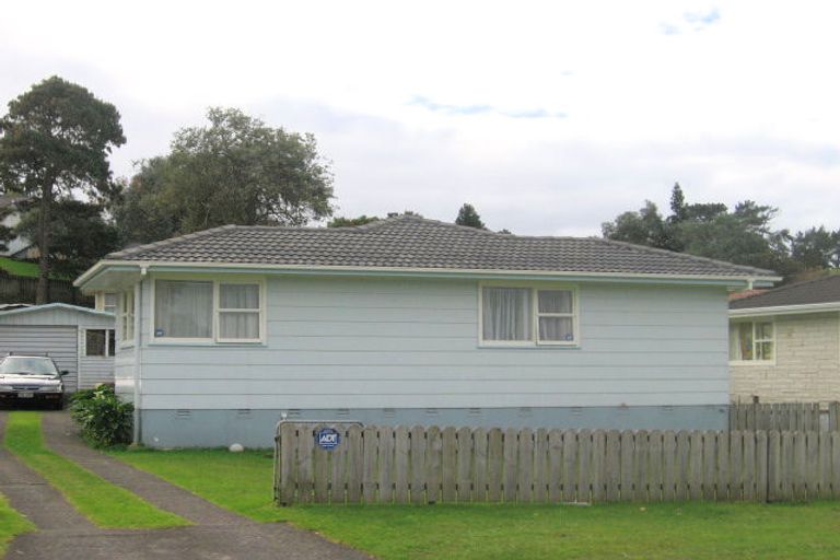 Photo of property in 35 Sunline Avenue, Massey, Auckland, 0614