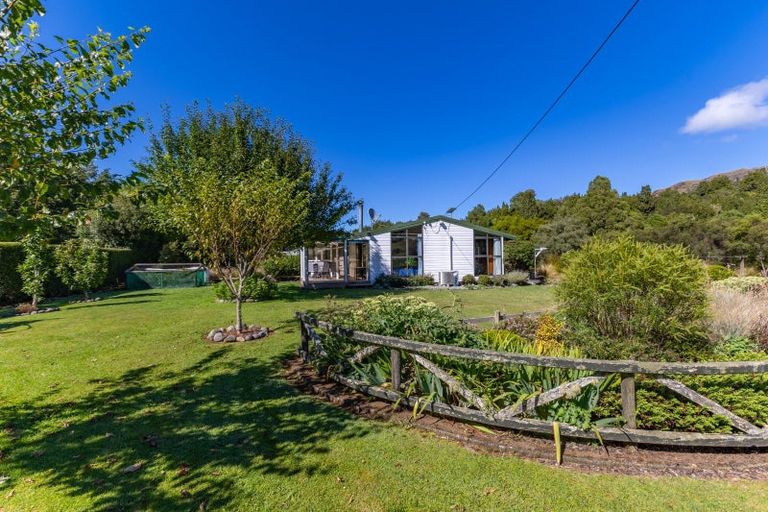 Photo of property in Ruatiti Cottage, 1693 Ruatiti Road, Ruatiti, Raetihi, 4696