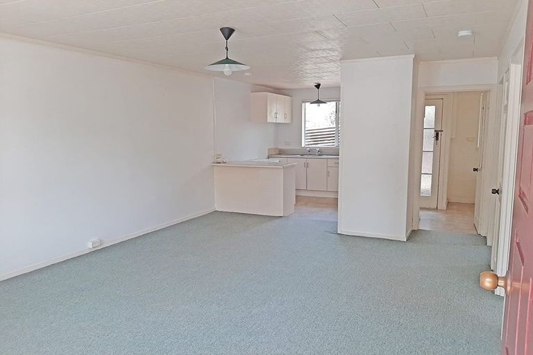 Photo of property in 42 Mildmay Road, Henderson, Auckland, 0610