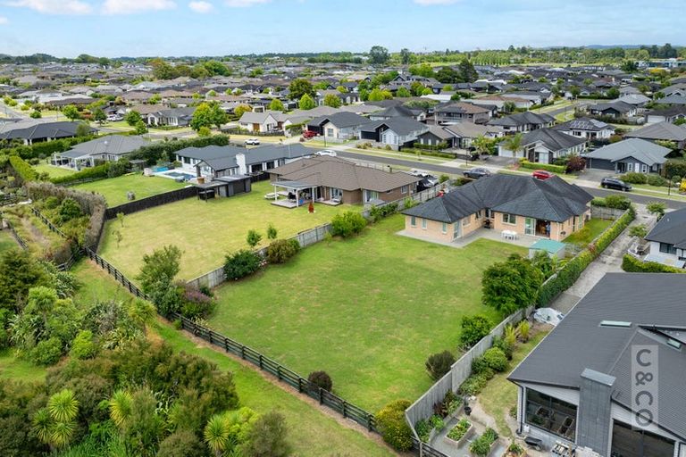 Photo of property in 16 Fruitlands Road, Kumeu, 0810